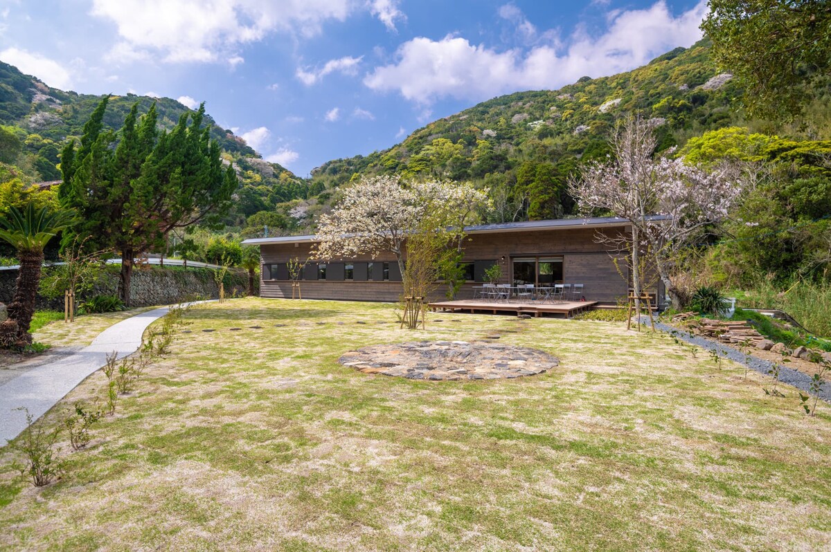 「 めぐりめぐらす」福江島の秘境集落・半泊の美しい海辺に佇む宿