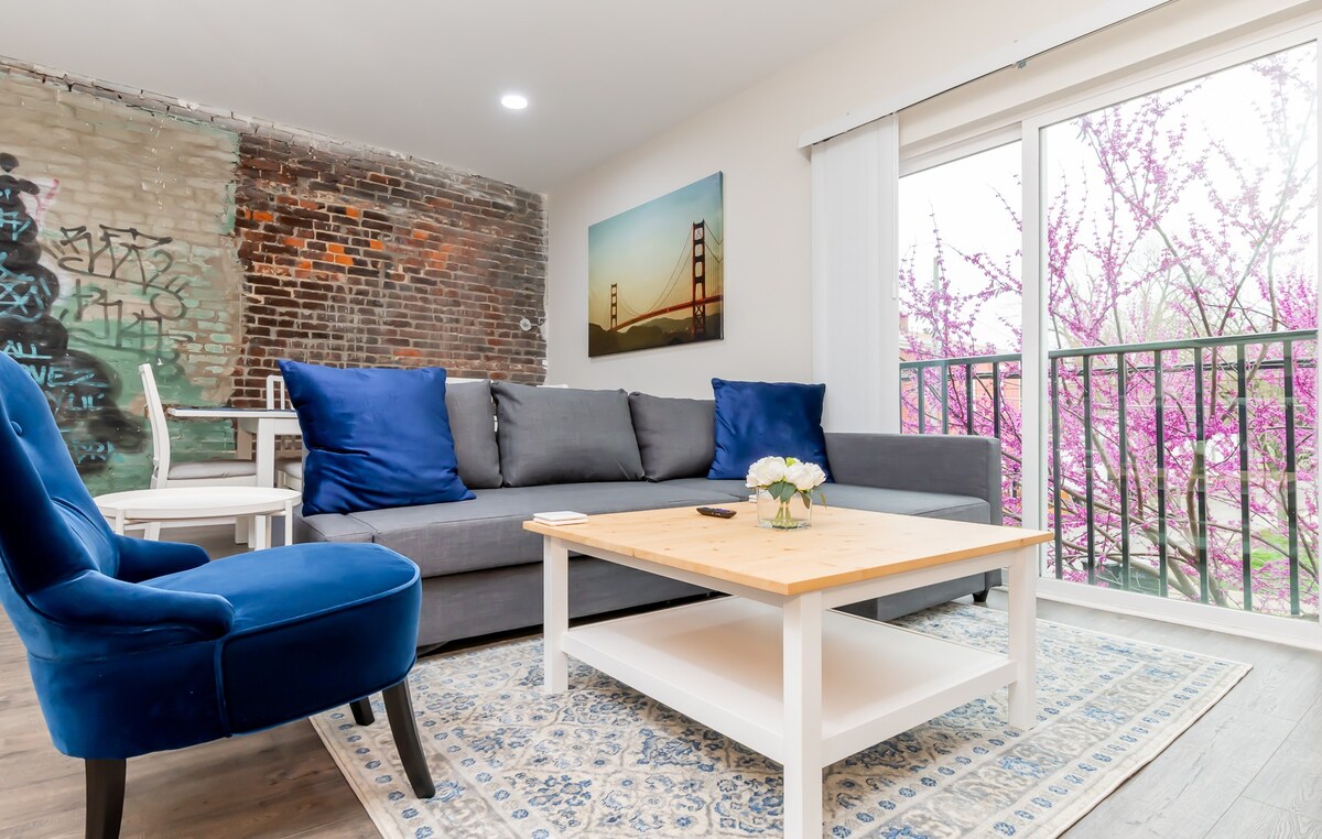 Chic Urban: 2BR Getaway!