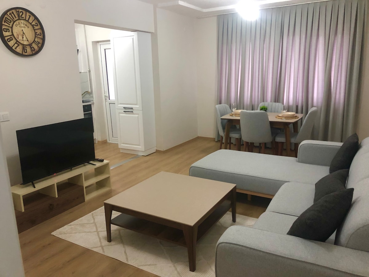 Ultra Lux Apartment Beside Metro and SAW Airport