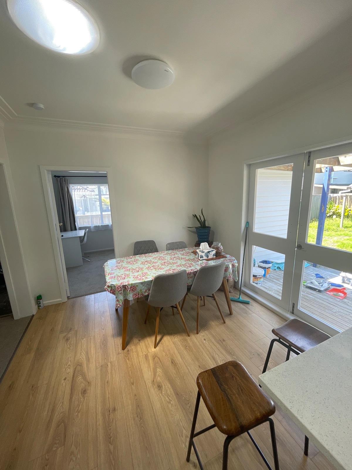 Private double bedroom in Ellerslie, central AKL