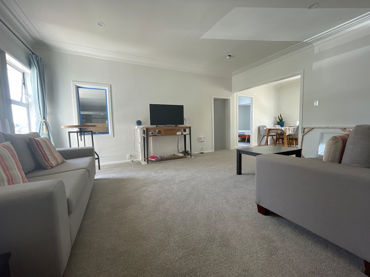 Private double bedroom in Ellerslie, central AKL