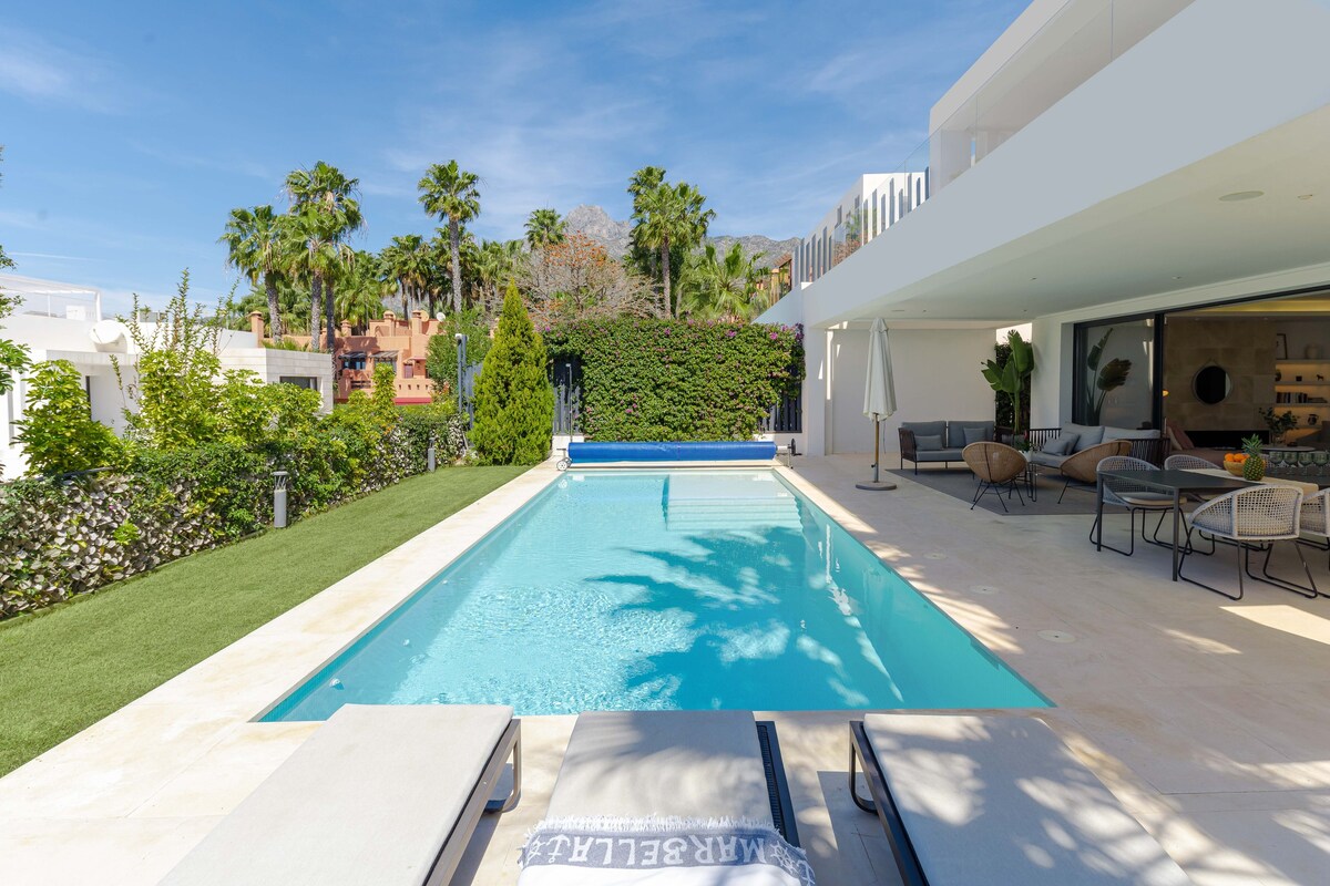 Luxury Golden Mile Villa - 5 Bed & Open Sea View