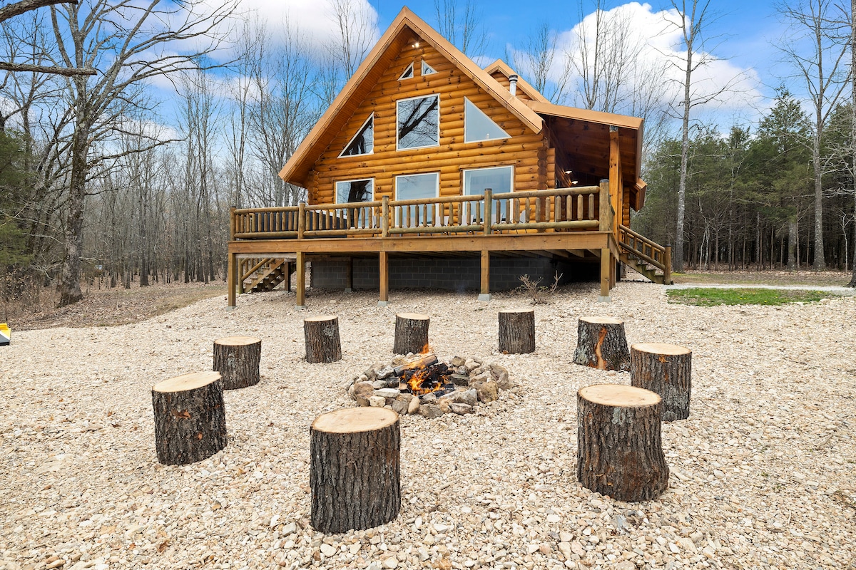 Little Cedar Lodge-Amazing Views-Hot tub-Fire Pit