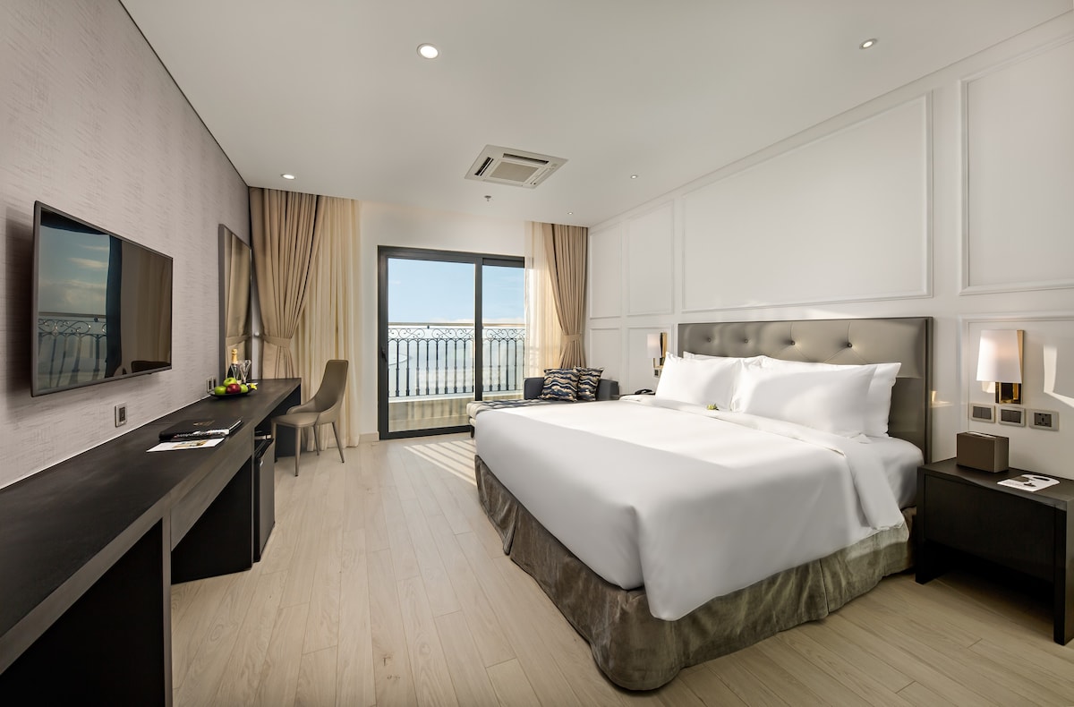 BIG PROMO - Golden Bay (Balcony & Bay View)