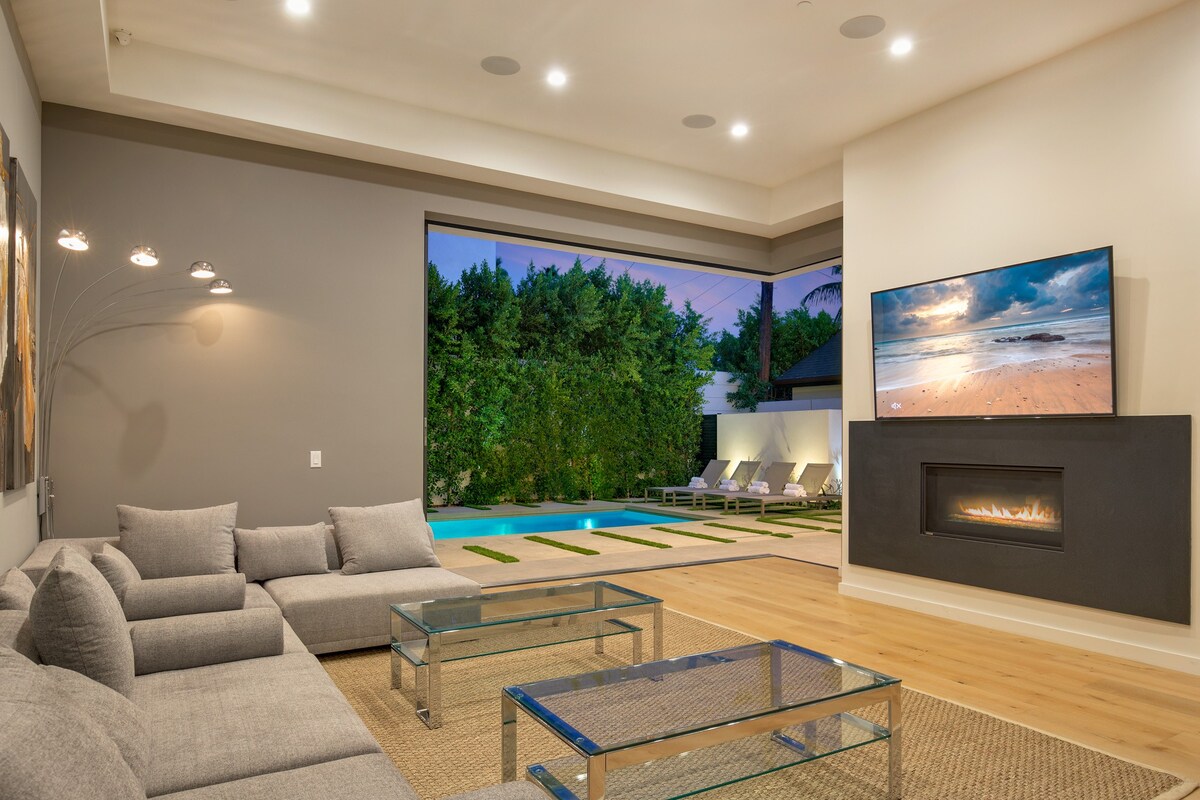 Contemporary 4-Bedroom Home in West Hollywood