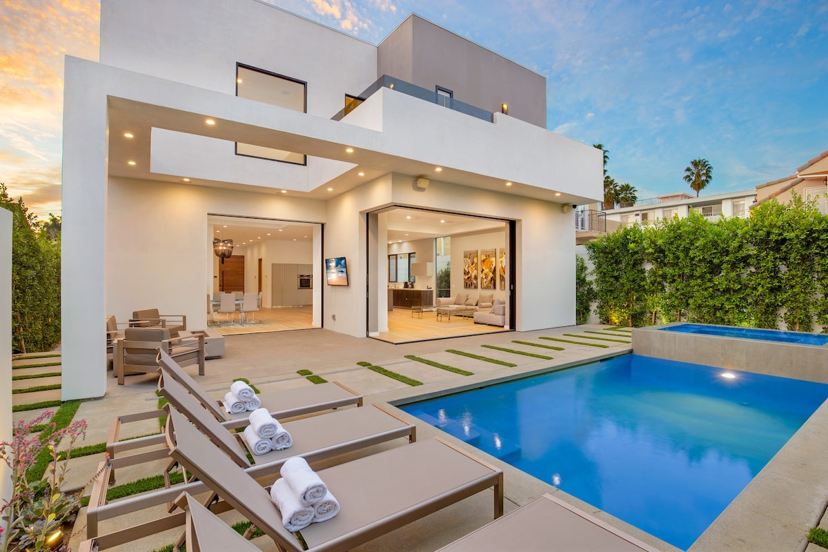 Contemporary 4-Bedroom Home in West Hollywood