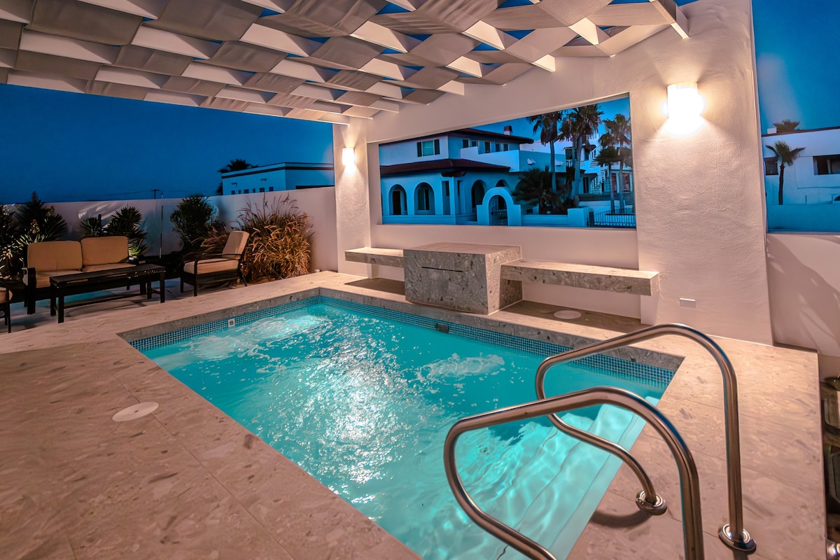 New 5 Br + Pool Luxury Beach Home "Vista Hermosa"