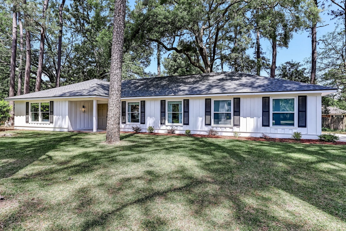 Savannah Place: Mid-Century Modern 3 Bedroom Home