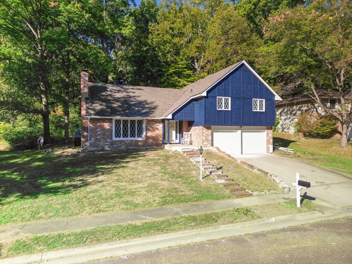 Centrally located Home w/ Pool Table & Wildlife