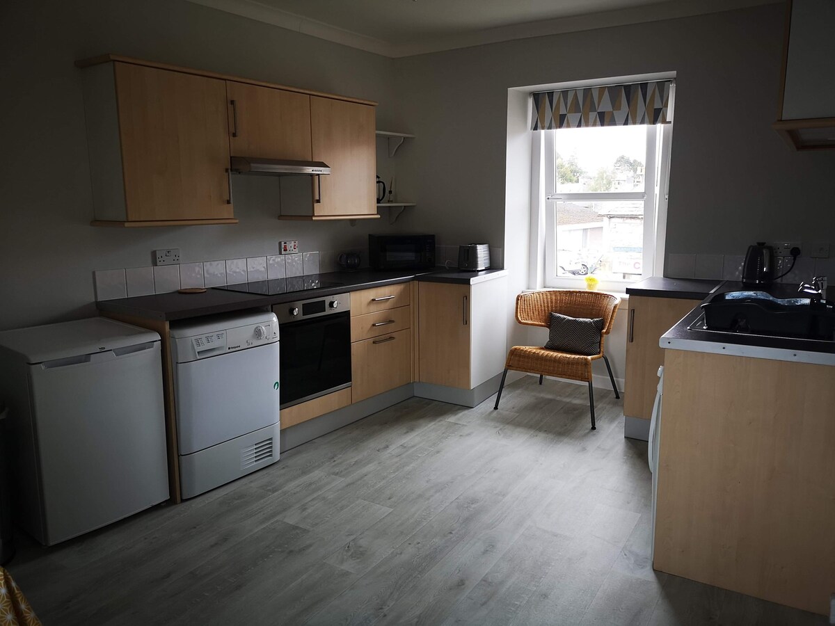Town centre 2 bedroom flat NC500