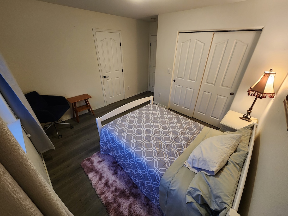 Clean Room in Cozy Family House with Awesome Hosts