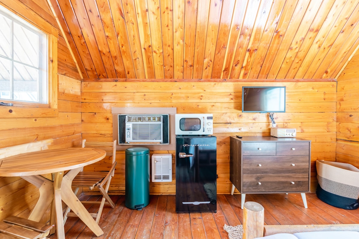 Pet-Friendly Glamping Cabin for 2 on the River!