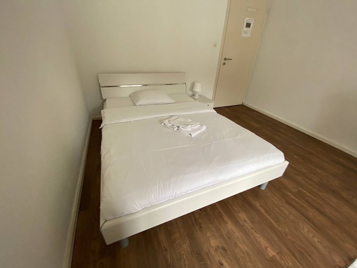 Room 24 in Brugg - 30km from ZH
