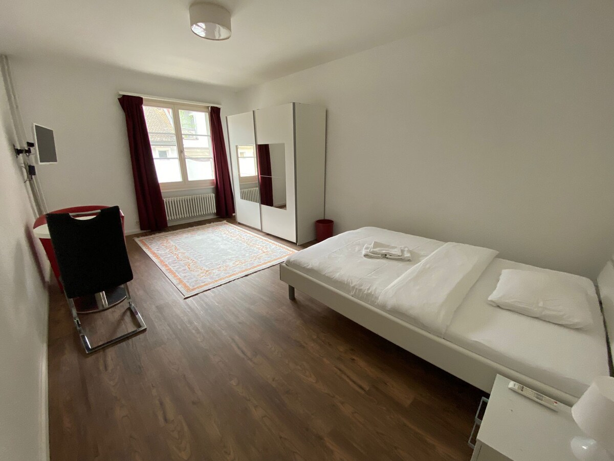 Room 24 in Brugg - 30km from ZH