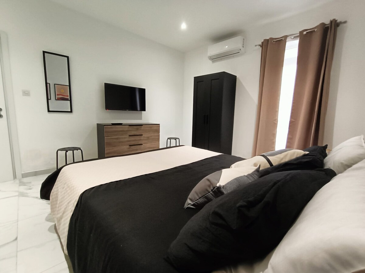 Double room with private bathroom - Paceville