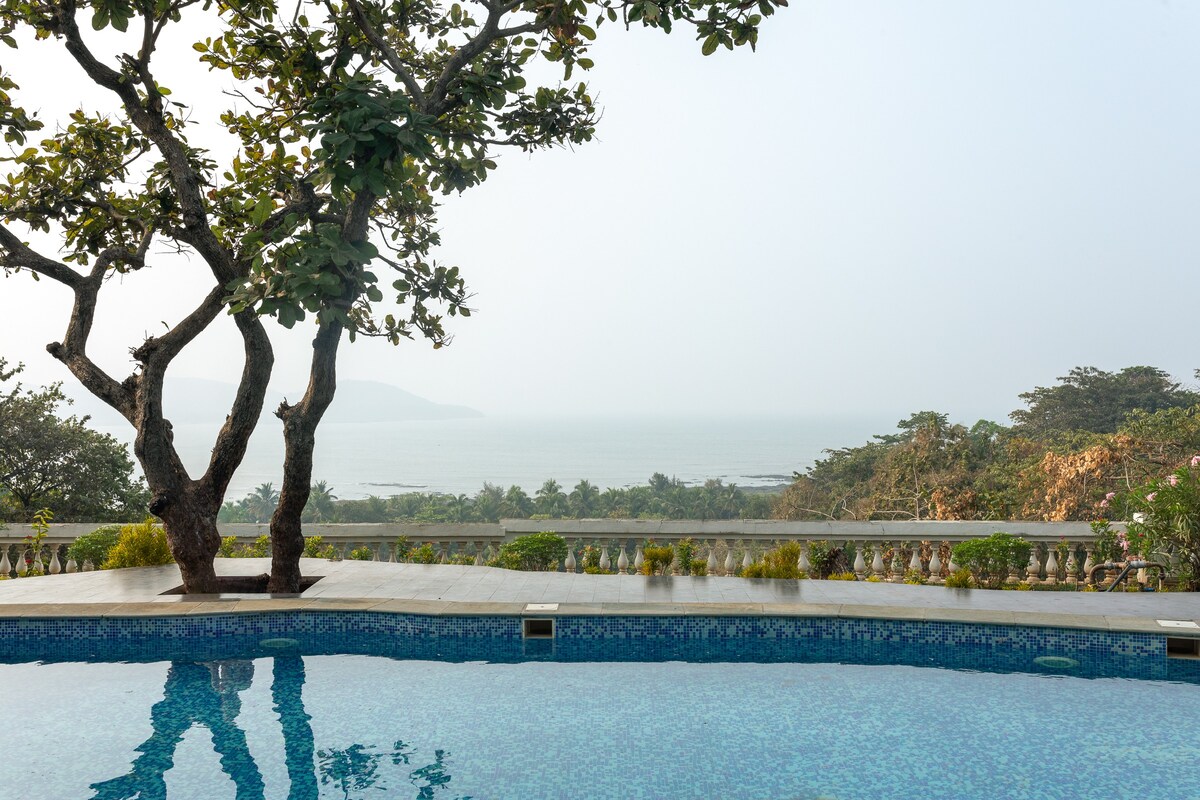 Bay View by Hireavilla,4BR w Beach View in Alibaug