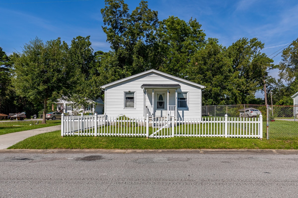 Central, pet friendly, near UNCW Wilmington home