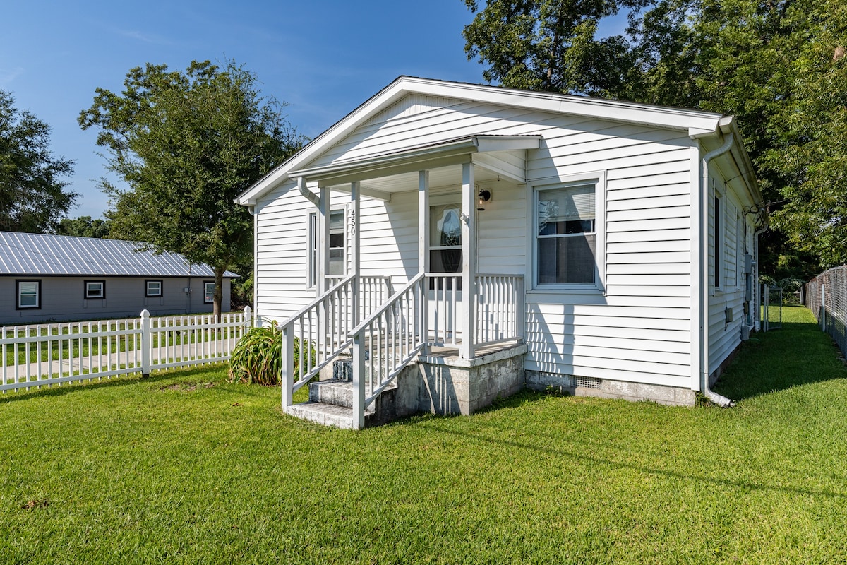 Central, pet friendly, near UNCW Wilmington home