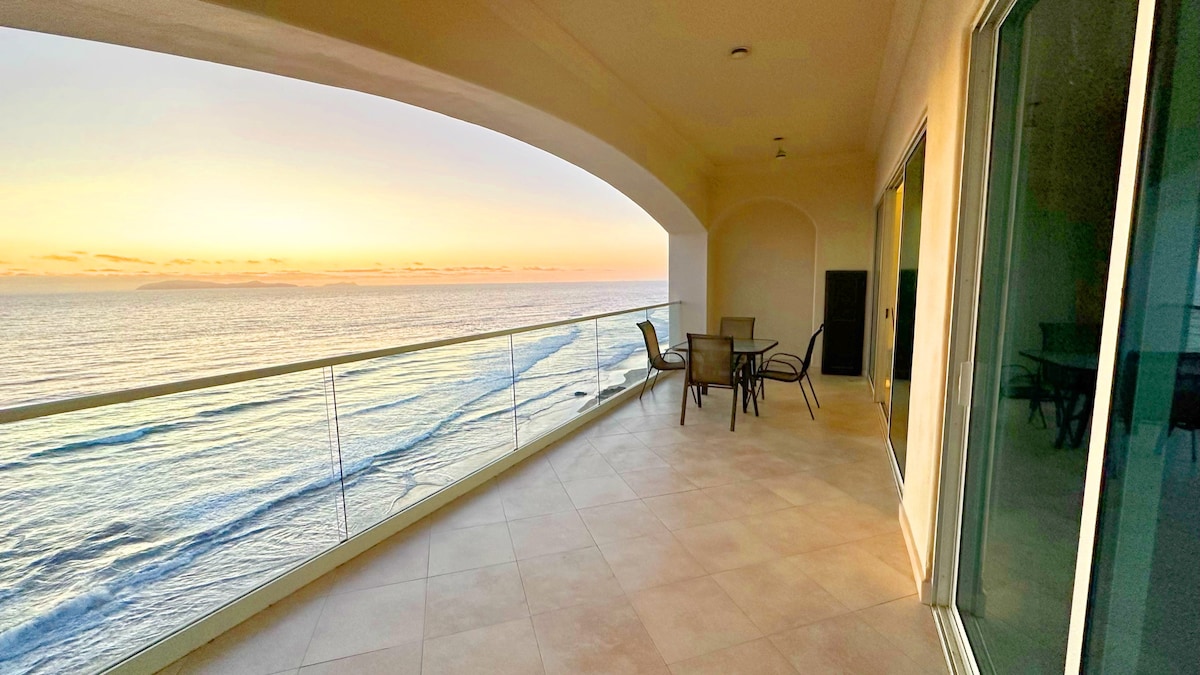 Coastal Splendor: Ocean Views Great Comfort w/pool