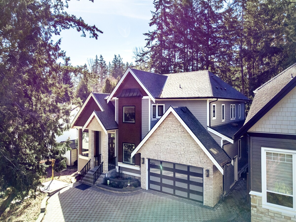High-End 5-Bedroom Surrey Home With Amenities