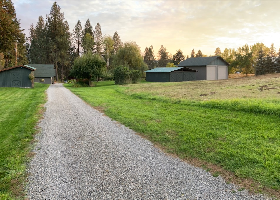 Hideaway Ranch: Bird Nest Studio + Laundry