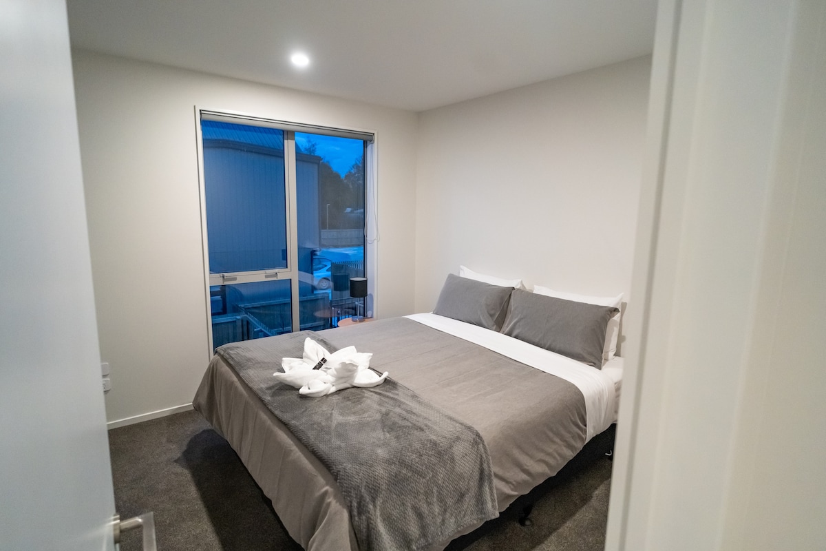 5 minutes from CBD Parking, Pet / Child Friendly,