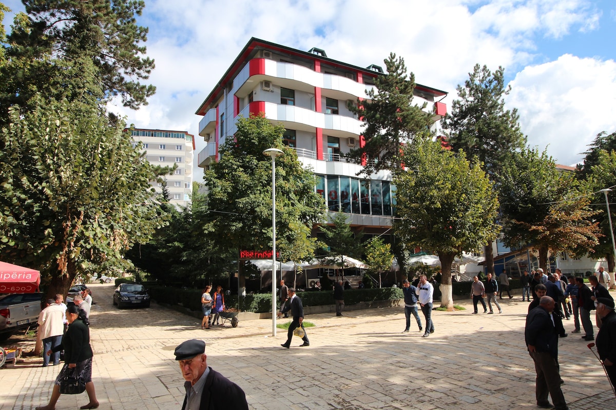 4 Bad, hotel restorant piazza Peshkopi Albania