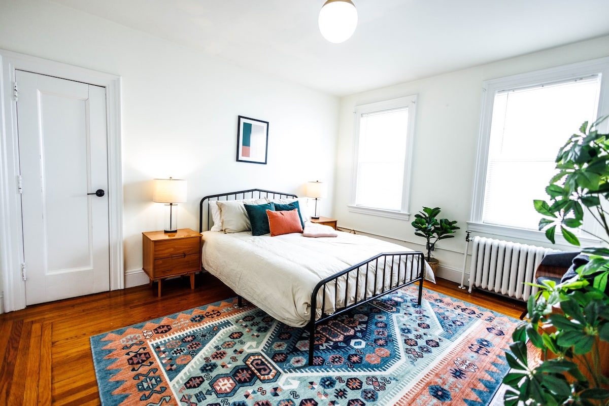 The Yale | New 2 BR | 2 BA | Steps from Campus