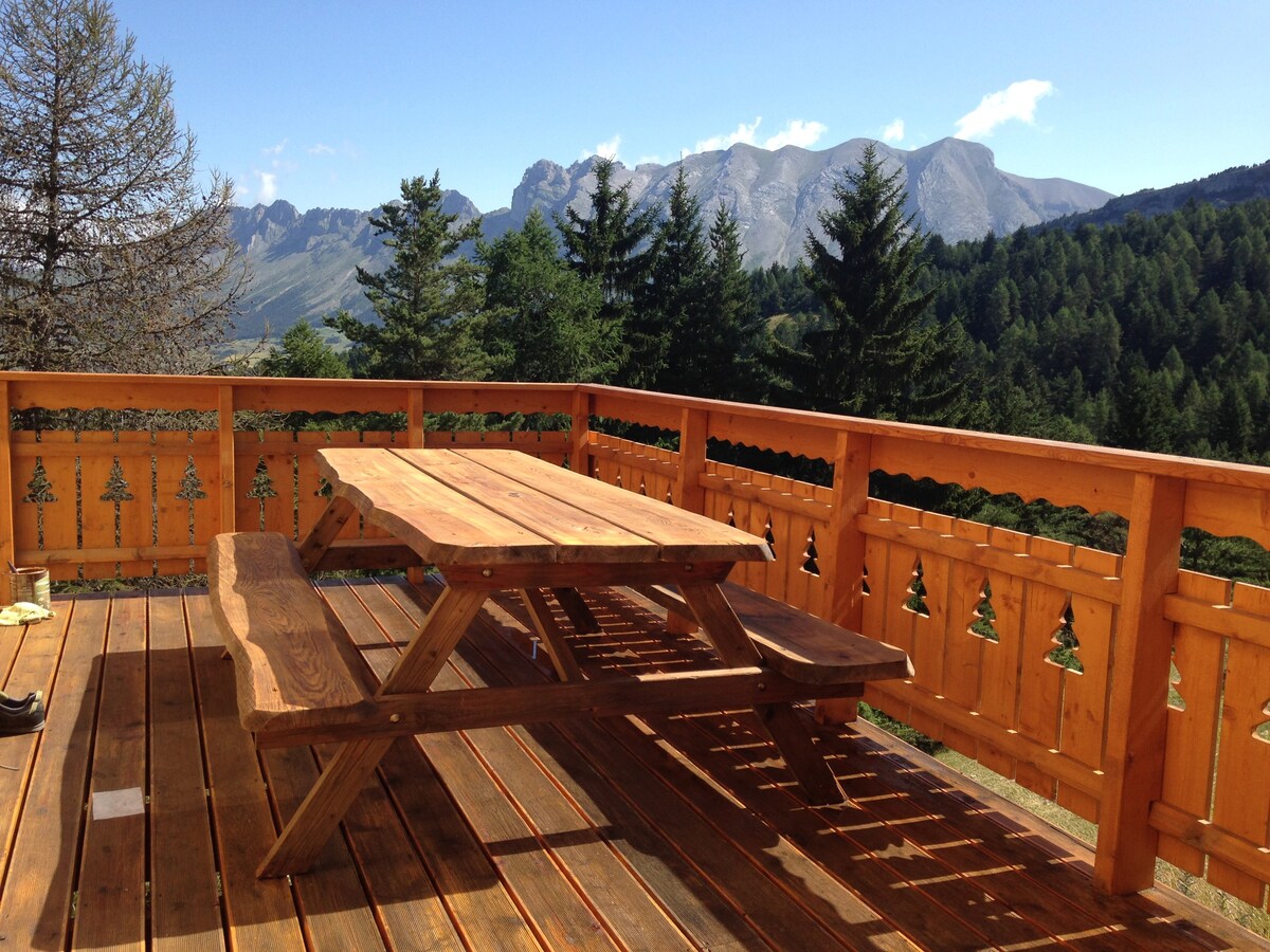 Lovely chalet, wonderful views, next to the forest