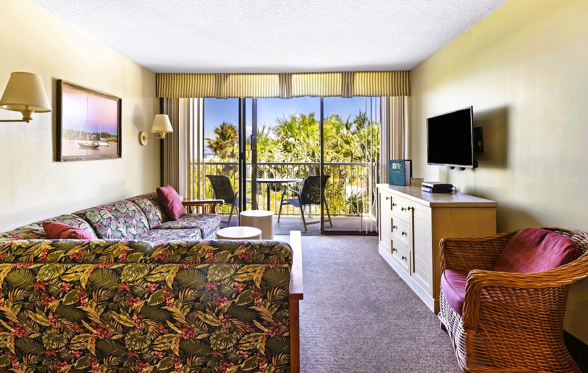 King Bed, Balcony, Full Kitchen, Beachfront Resort