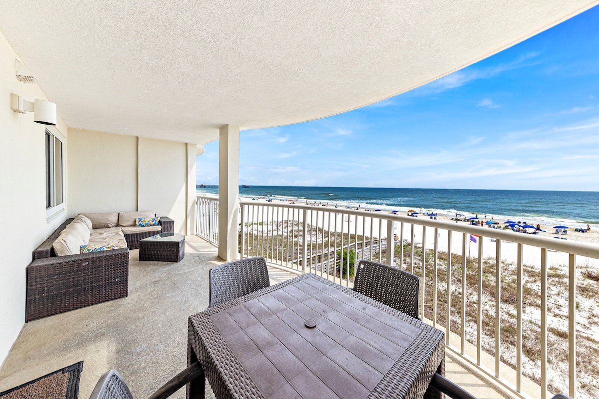 Beachfront Luxury, Huge Balcony, Pools, Smart TVs