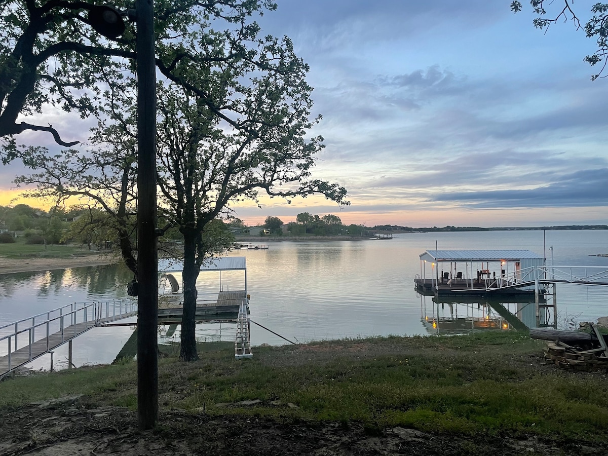 The Little Red Cabin at Ponderosa Bay