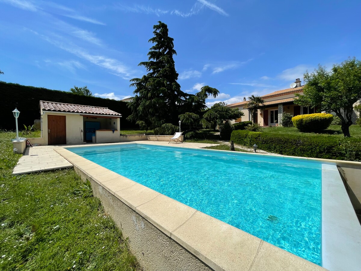 Villa avec piscine et vue somptueuse