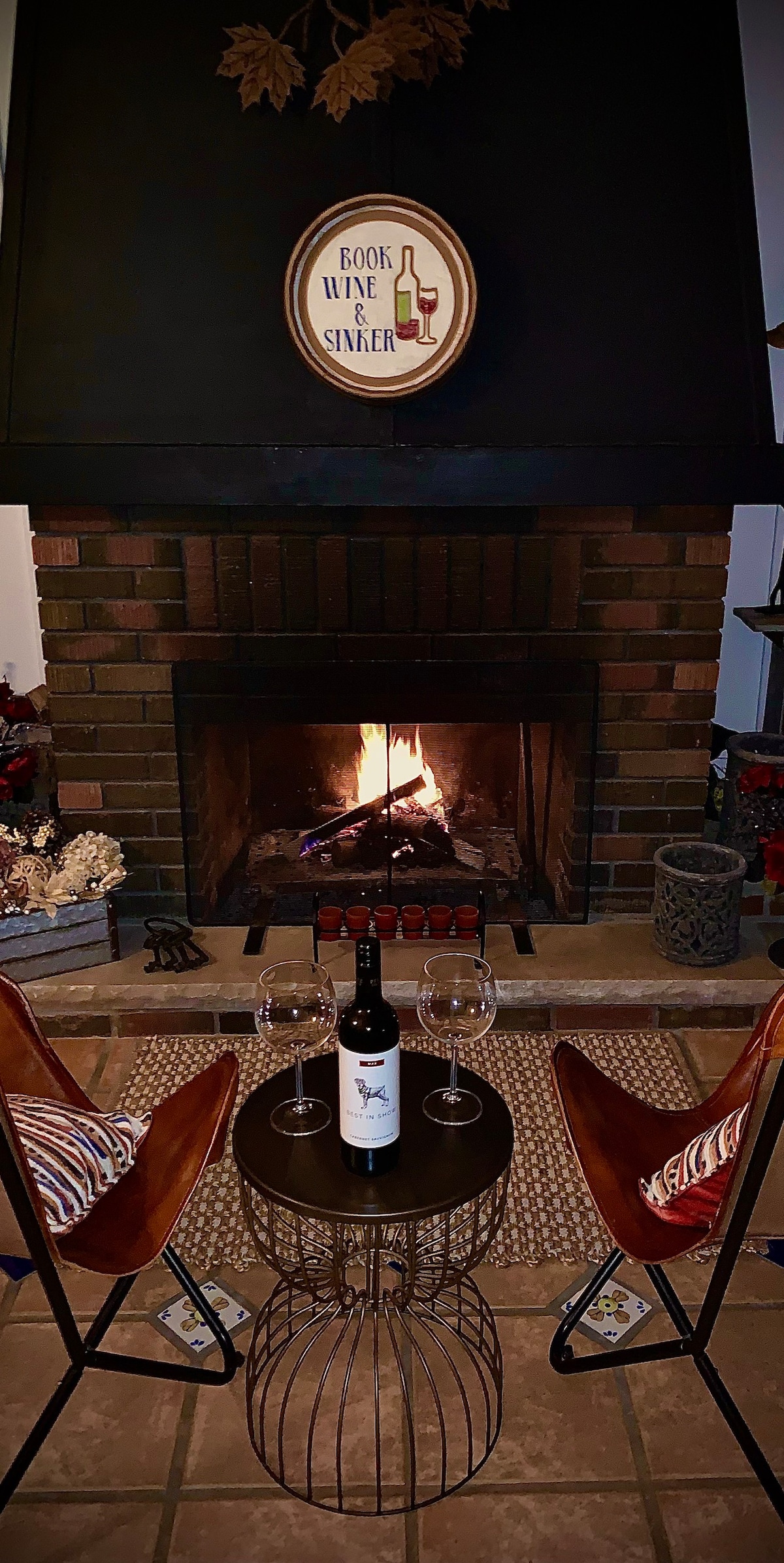 Book Wine & Sinker-Hot Tub-Lake-Fireplace