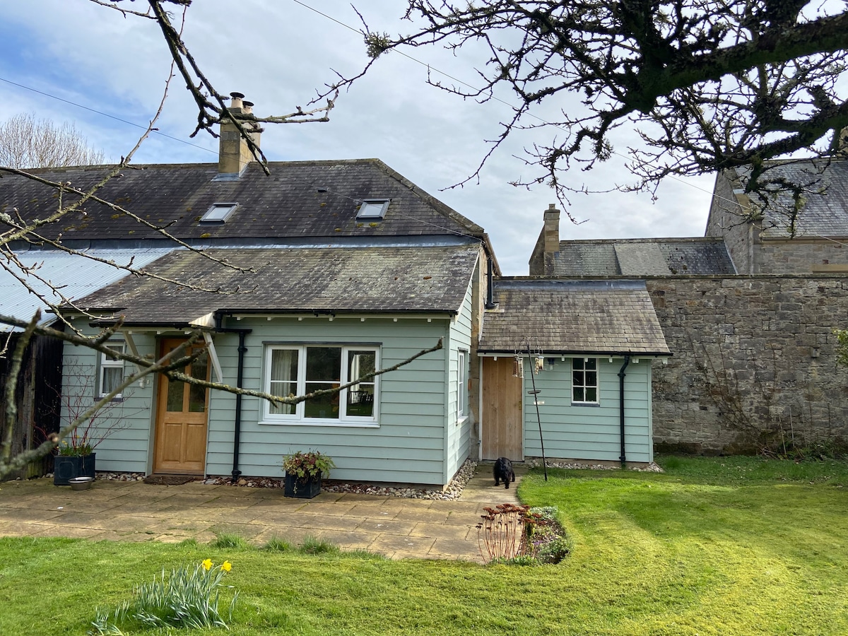 Detached cottage at Brinkburn