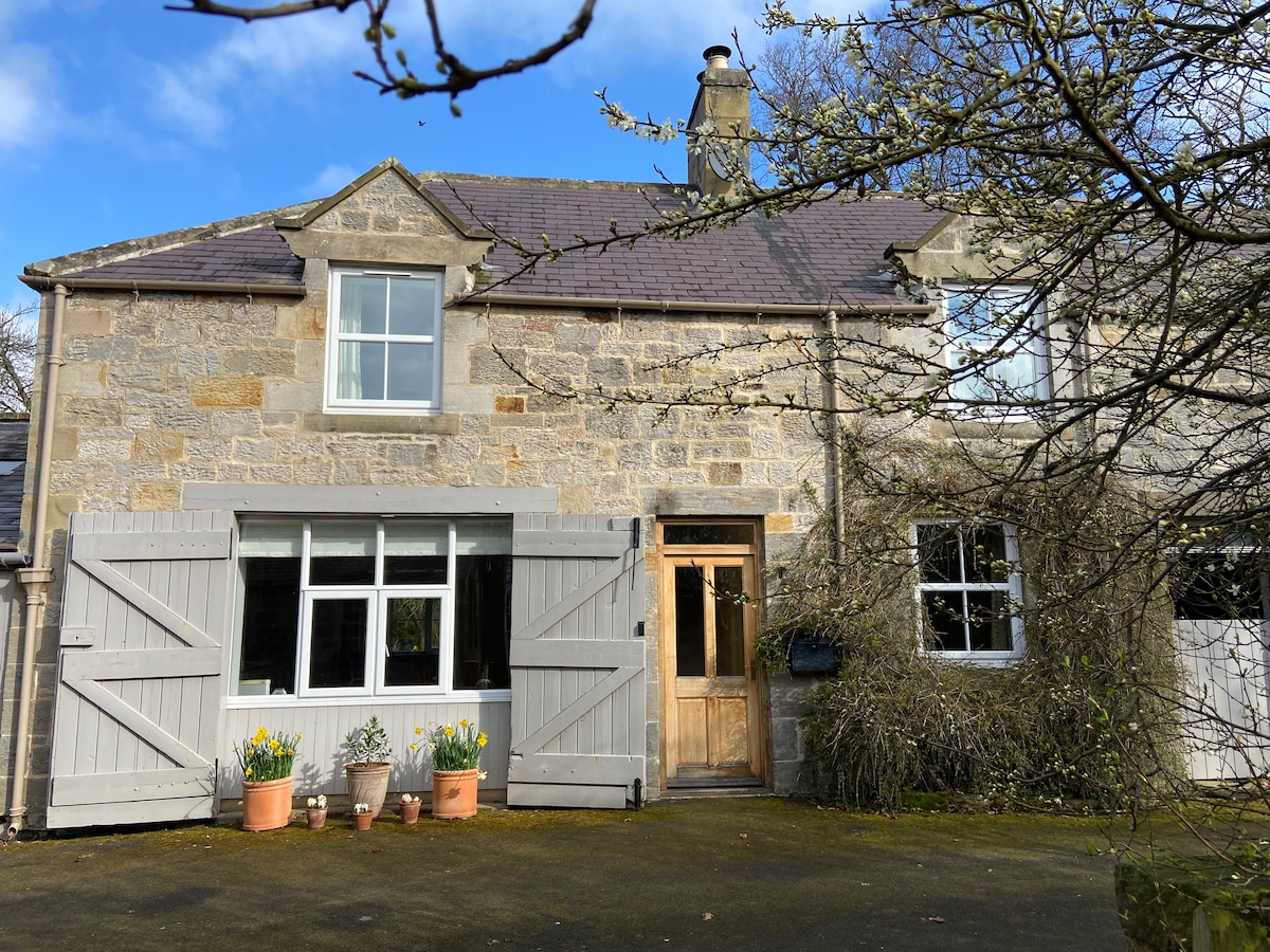 Detached cottage at Brinkburn