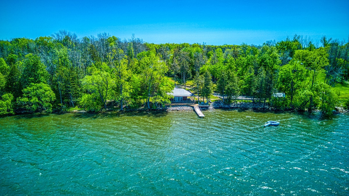 Hay Bay Retreat | Peaceful escape on Lake Ontario