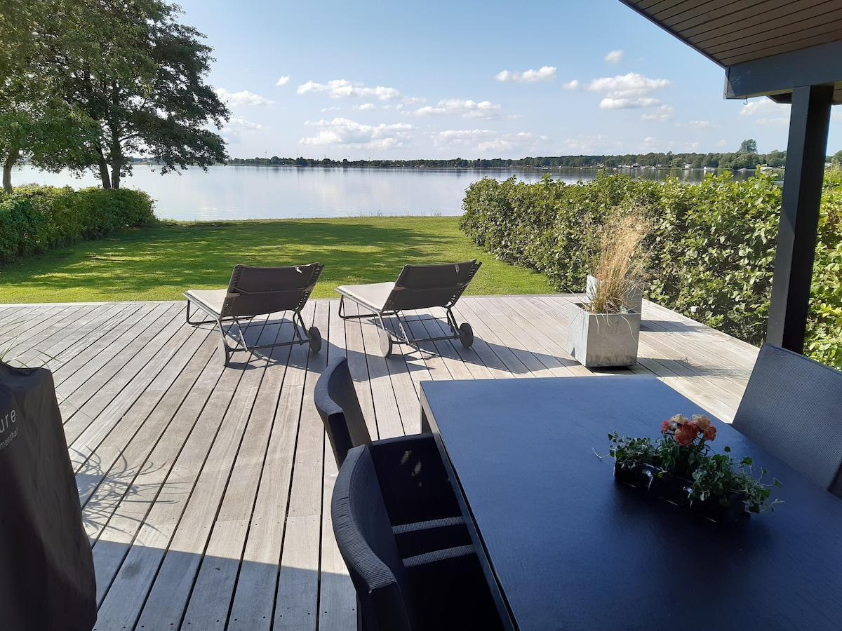 Sommerhus med privat strand