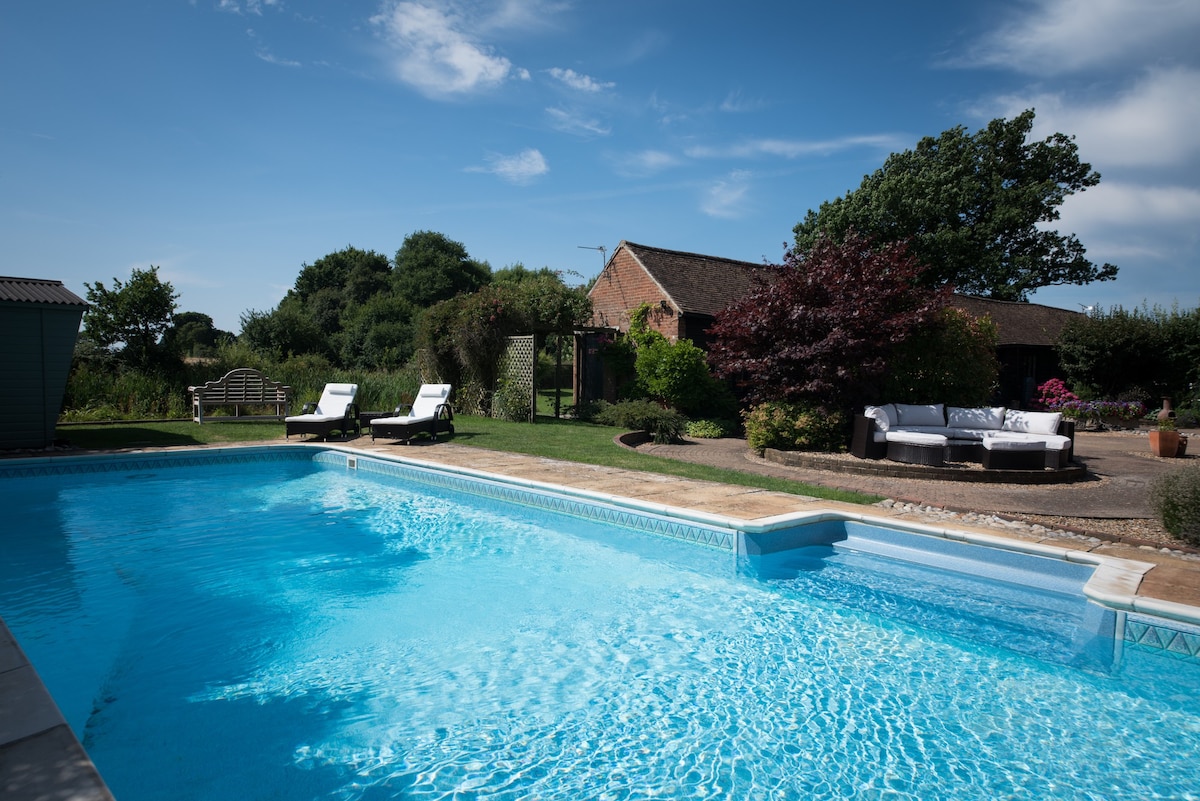 Rural cottage - swimming pool!