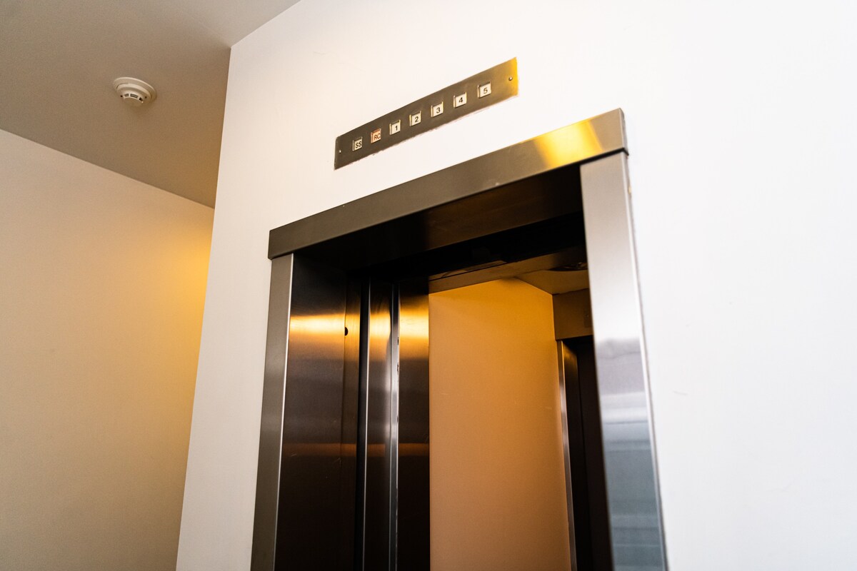 Superbe Condo 1100 p2/Ascenseur