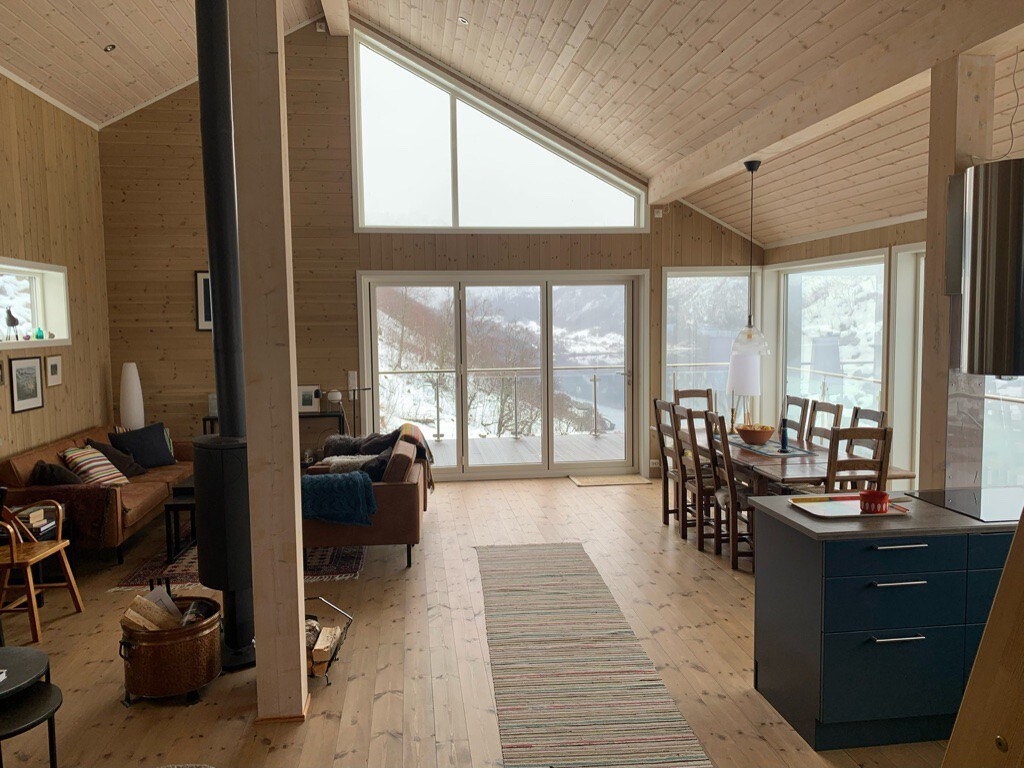 Hytte på Viddal i Hjørundfjorden