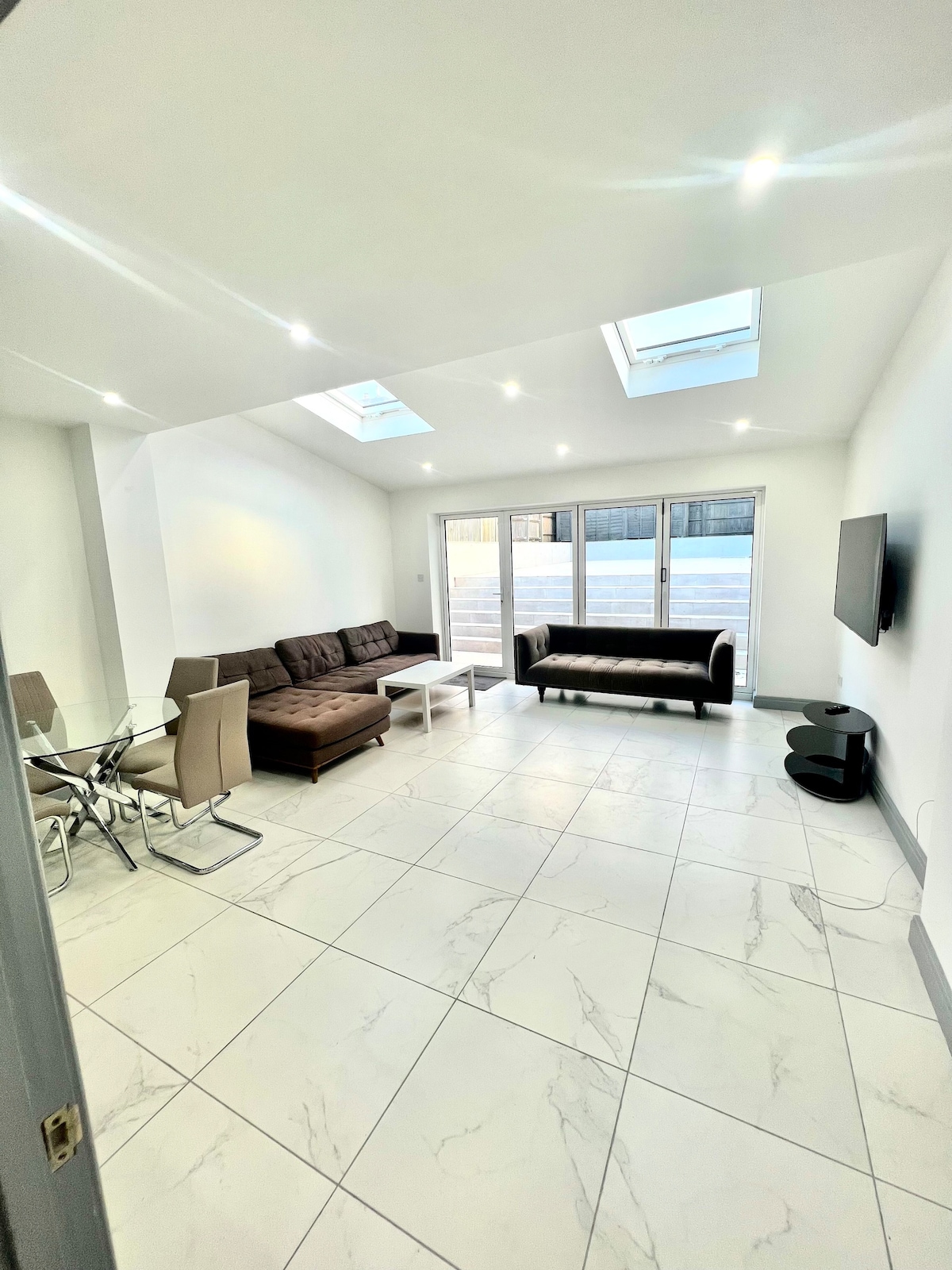 Promotion Half Price 3 Bedroom House In Putney