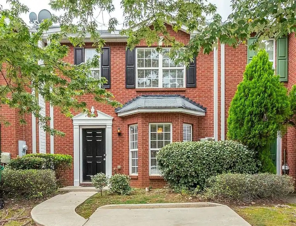 Townhome 5 beds 20 mins to Atlanta Large group % %