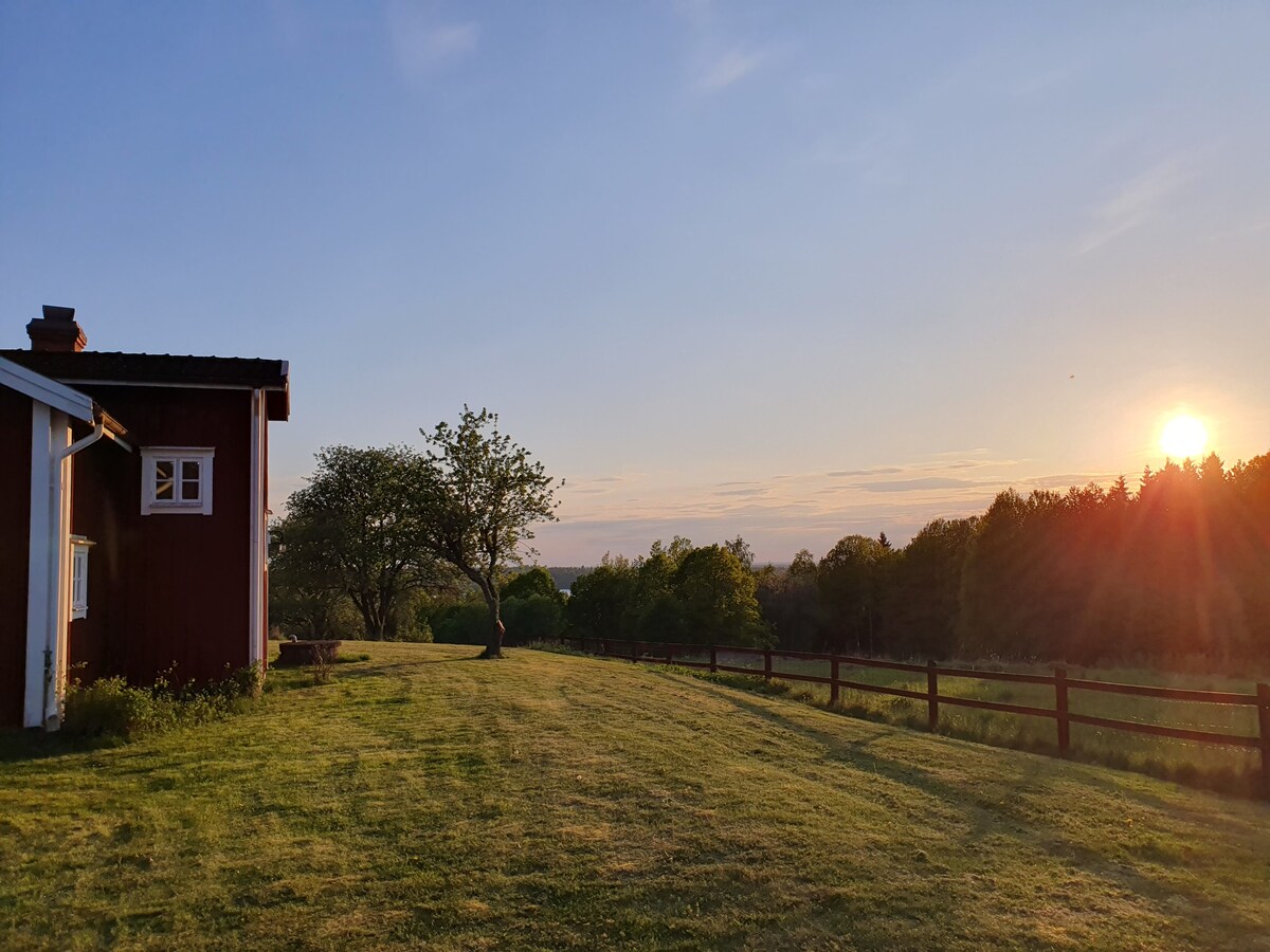 Stuga på landet vid fin natur