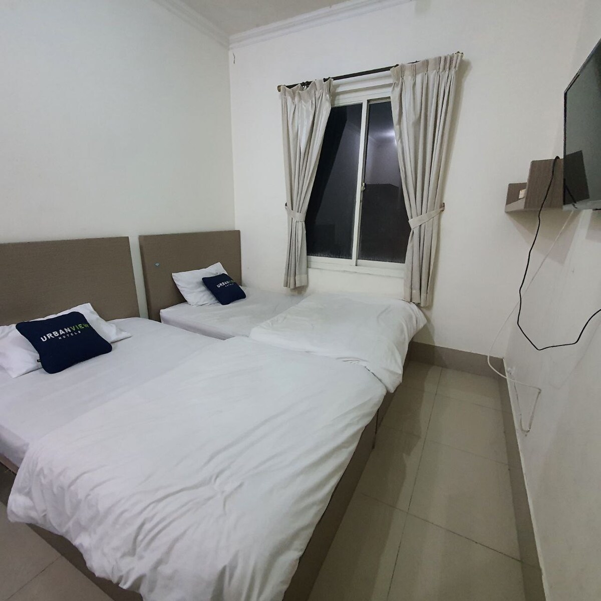 Cozy and Roomy Guest House in Karawaci