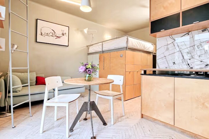 Free Parking - Creative flat with fast WIFI and TV