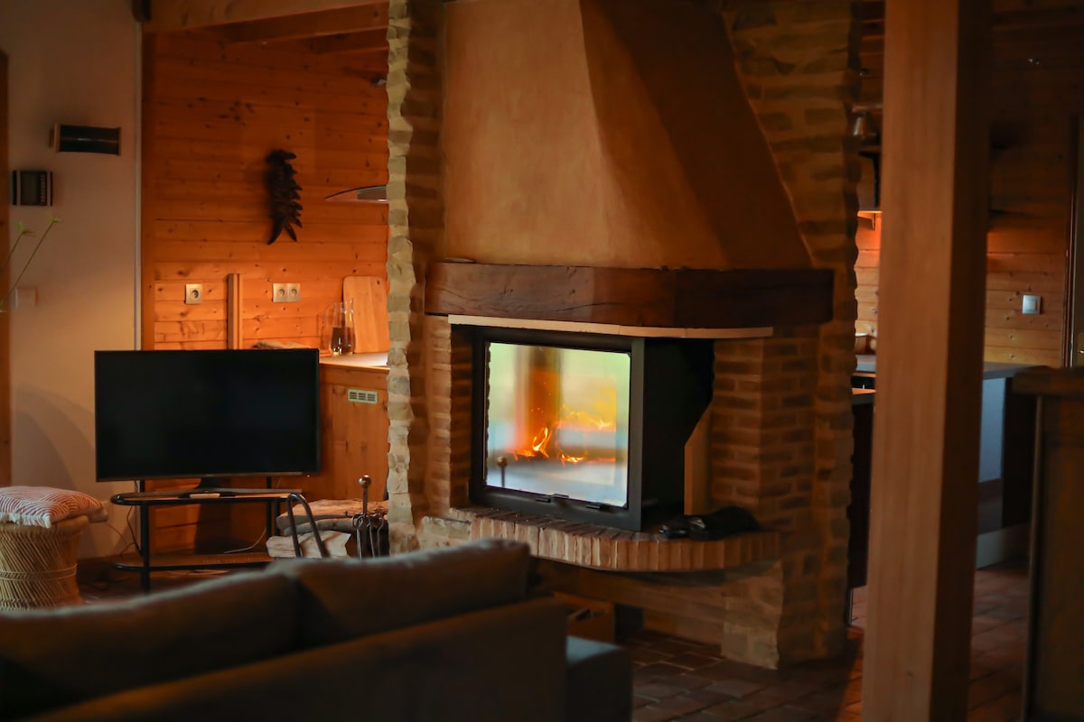 Maison d'architecte en bois au calme de la nature