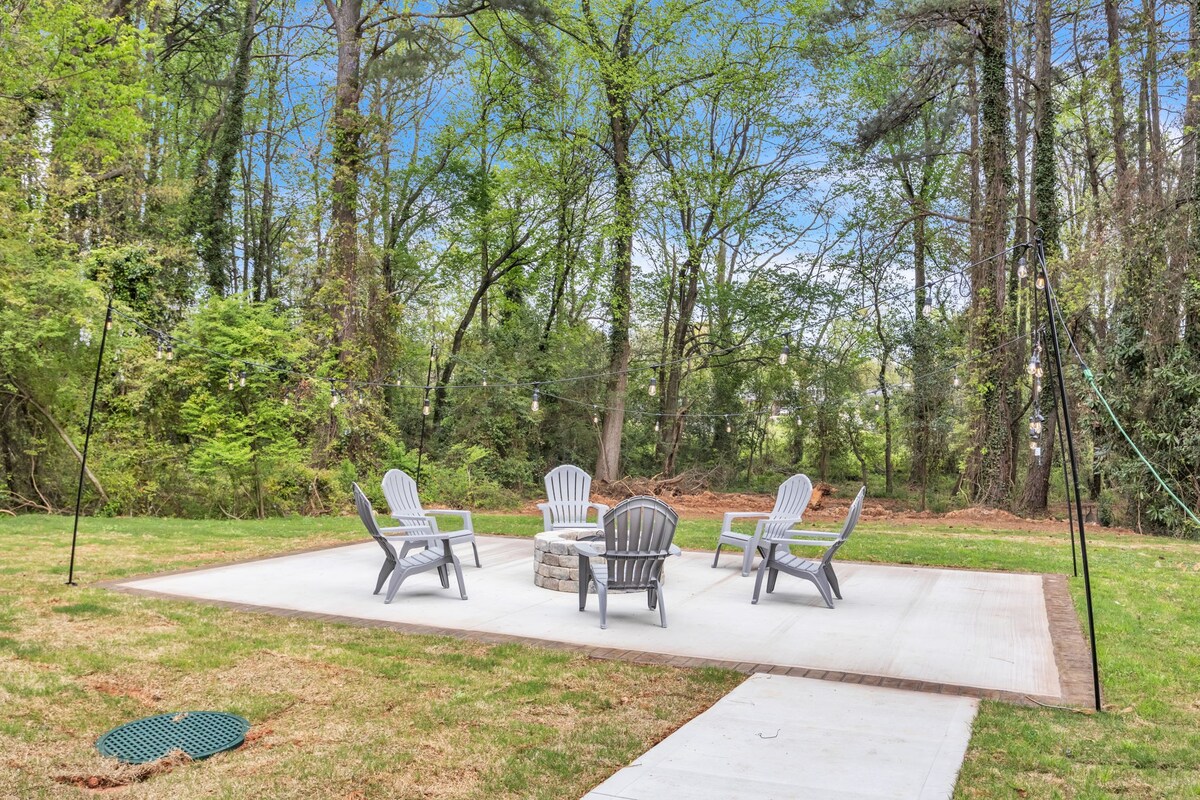 Family & Pets Welcome: 2BR in DT Greer w/ Fire Pit