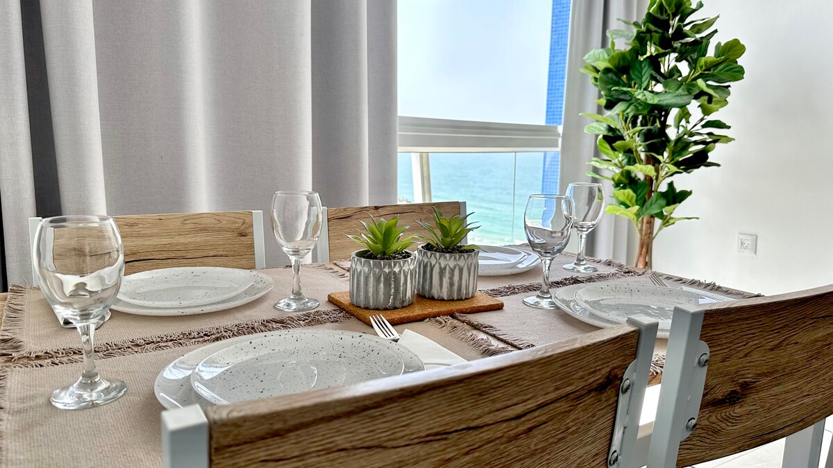 Sea view apartment on the beach