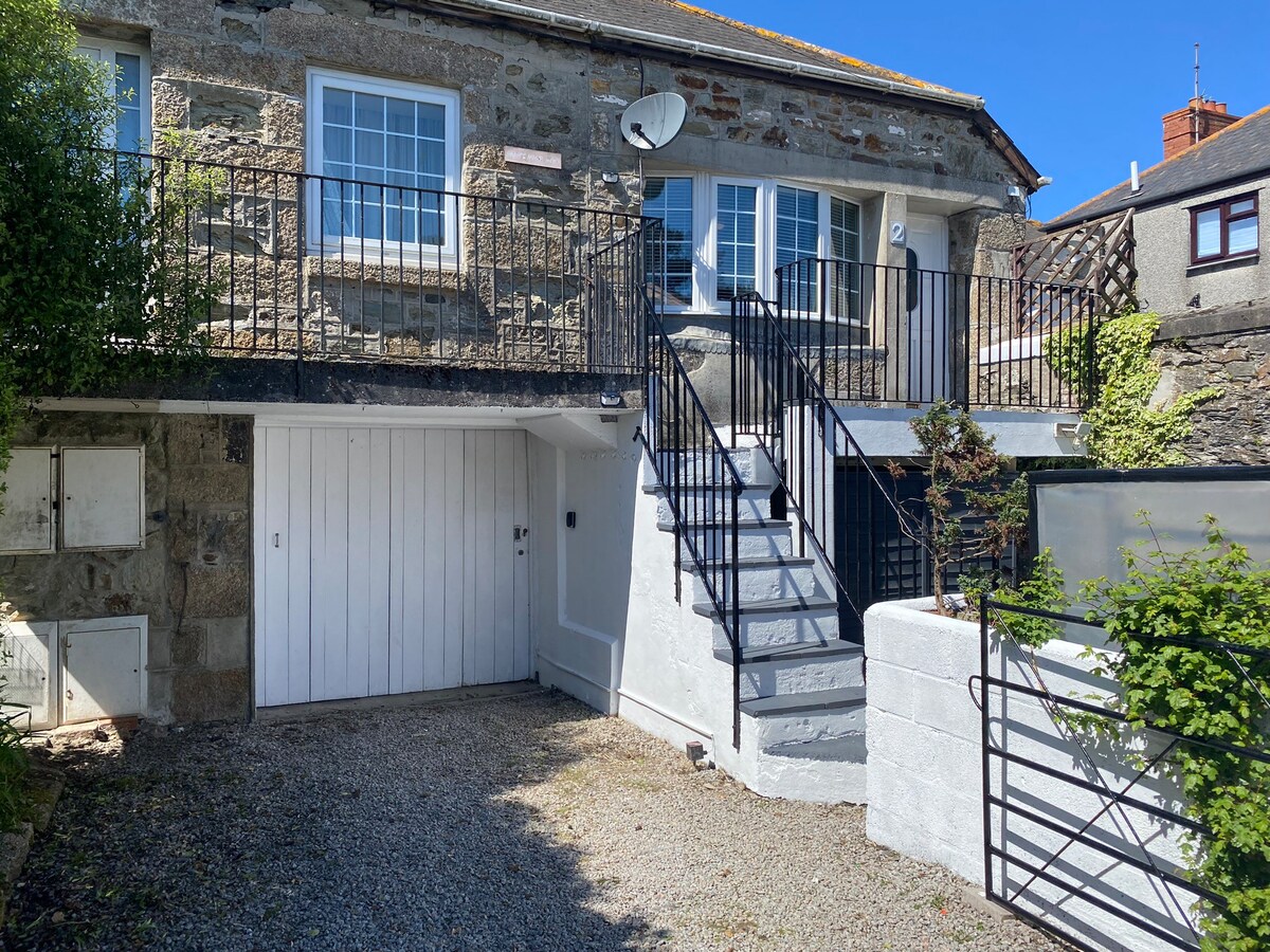 2 Bed Cosy Seaside Apartment In Hayle With Parking